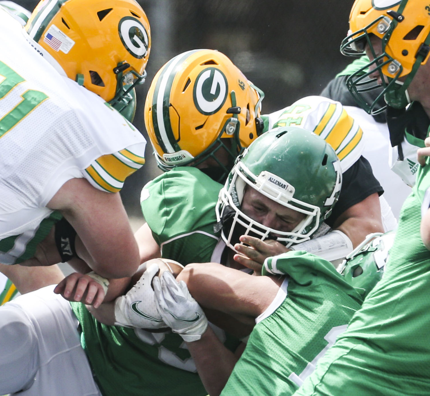 040521-qc-spt-gen-alleman-fball-30.JPG